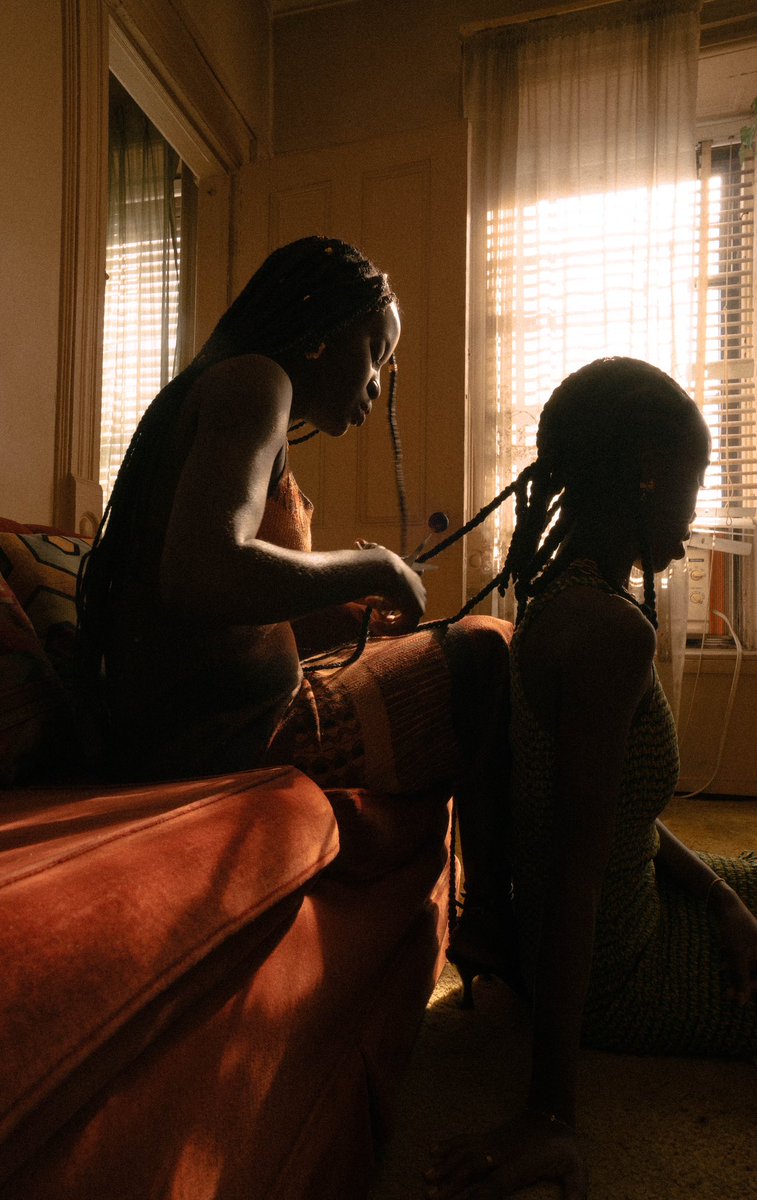 SeaShell__'s tweet photo. Introducing the Unbraiding Appointment💈A visual series unveiling the concealed practice of unbraiding. It aims to expand the discourse on Black women’s hair and tackle the stigma of braids.

Created by @Christy_kats 🌹 Full story: https://t.co/nol5YoPv4P https://t.co/Waj6QPHqlB