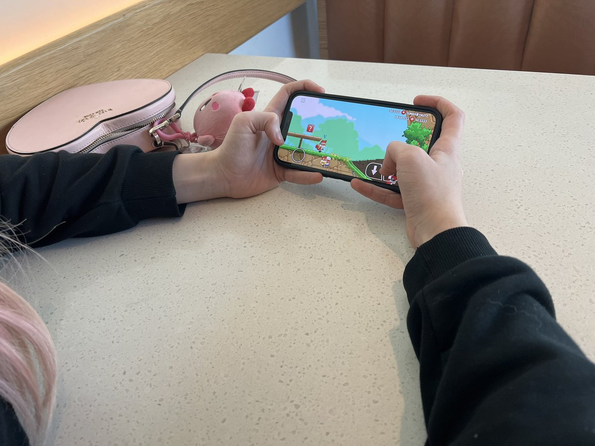 Dotodoya on Twitter: "I took her on a date and she immediately sat down