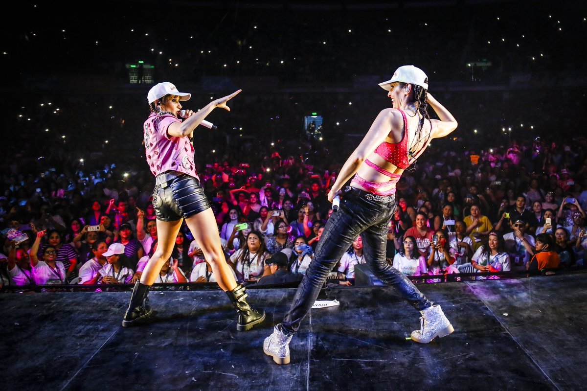 haashoficial's tweet photo. Así fue nuestra primera noche en #Guayaquil  🇪🇨❤️‍🔥❤️‍🔥❤️‍🔥 #SoldOut Literal nuestro corazón en llamas. Y vamos por una segunda noche más. Nos vemos en unas horas. 😘 https://t.co/U7CkN7fgLv