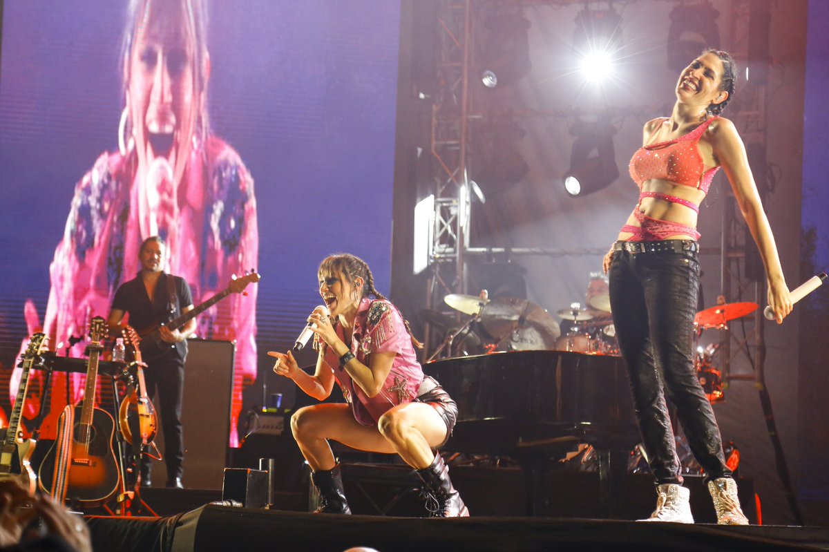 haashoficial's tweet photo. Así fue nuestra primera noche en #Guayaquil  🇪🇨❤️‍🔥❤️‍🔥❤️‍🔥 #SoldOut Literal nuestro corazón en llamas. Y vamos por una segunda noche más. Nos vemos en unas horas. 😘 https://t.co/U7CkN7fgLv
