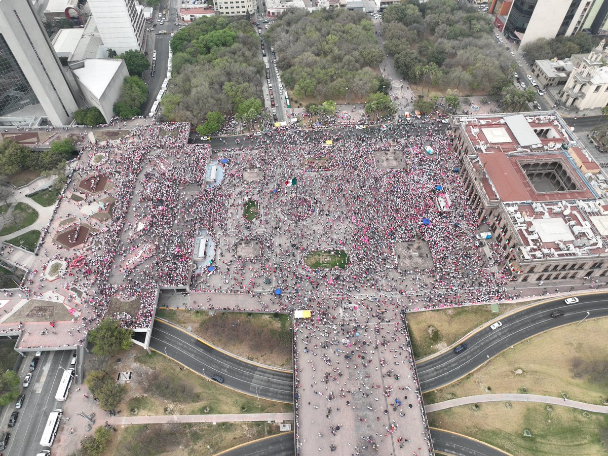 ScNl24's tweet photo. Monterrey, NL presente en nuestra concentración en defensa de nuestra democracia y del @INEMexico. Muchas gracias a todos los asistentes. Fue un gran evento! https://t.co/EzZi3hh2h1