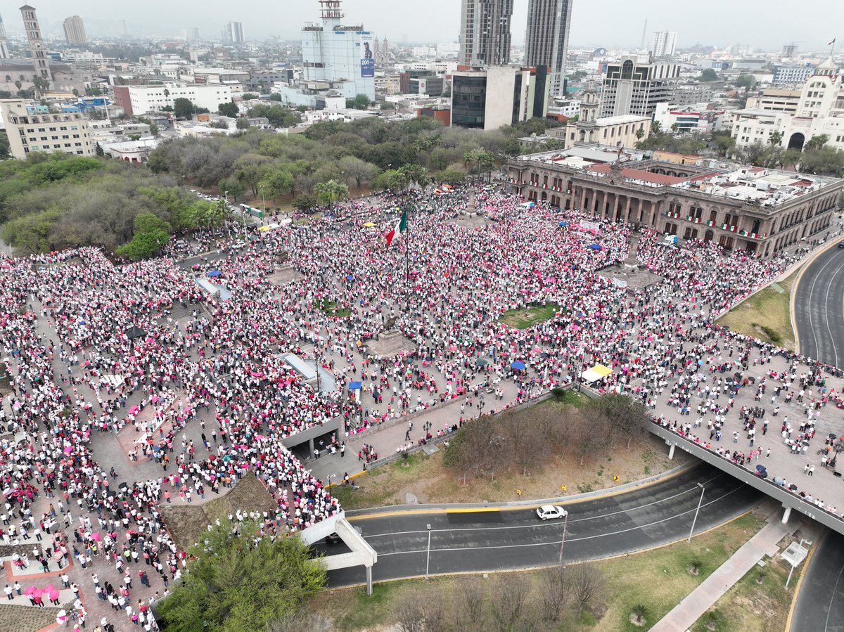 ScNl24's tweet photo. Monterrey, NL presente en nuestra concentración en defensa de nuestra democracia y del @INEMexico. Muchas gracias a todos los asistentes. Fue un gran evento! https://t.co/EzZi3hh2h1