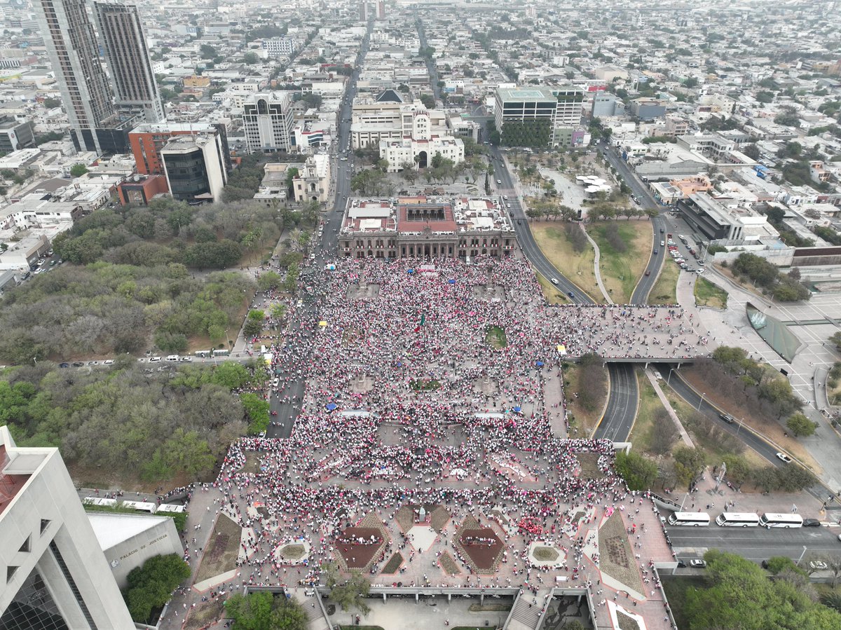 ScNl24's tweet photo. Monterrey, NL presente en nuestra concentración en defensa de nuestra democracia y del @INEMexico. Muchas gracias a todos los asistentes. Fue un gran evento! https://t.co/EzZi3hh2h1