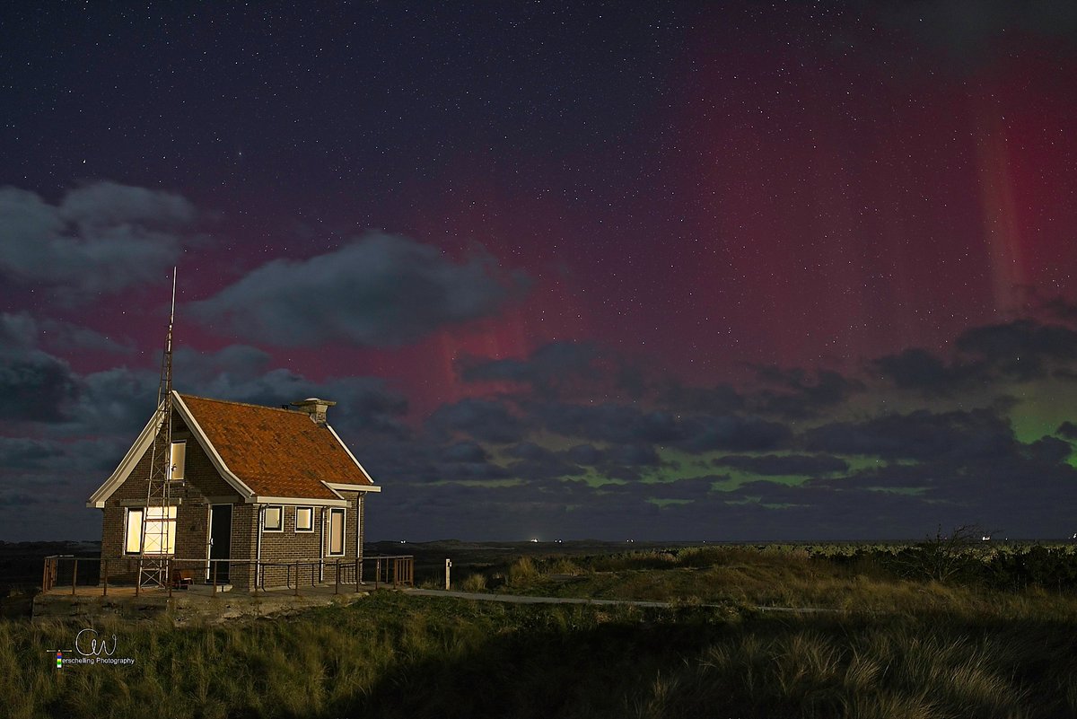 Spectaculair #poollicht te zien op #Terschelling onder het licht van vuurtoren Brandaris.  #Aurora #Auroraborealis <a href="/poollicht/">Poollicht Urania</a> <a href="/PoollichtBE/">Poollicht België</a> <a href="/poollichtnl/">Team Poollicht.nl</a> <a href="/TamithaSkov/">Dr. Tamitha Skov</a> @NoorderlichtNL <a href="/staatsbosbeheer/">Staatsbosbeheer</a> <a href="/mrmiddendorp/">Maurice Middendorp</a> <a href="/WilliamHuizinga/">William Huizinga</a> @weermanreinier