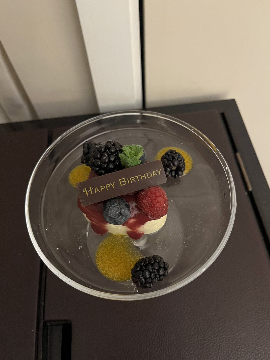 maxinesutton67's tweet photo. A lovely birthday weekend at The Wellesley Knightsbridge London. Thank you for the balloon and cake #greatservice https://t.co/1r6EYk4gsD