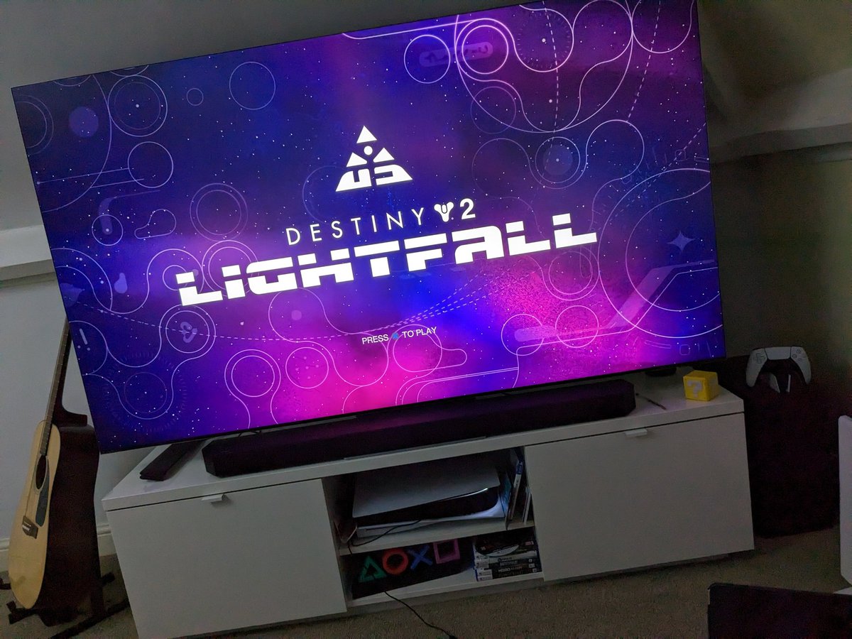 PoetryInMotn's tweet photo. @BungieHelp I thought the update the other day was a hotfix pre Lightfall.. turn it on today got this, no Destiny 2 until the update goes live 😥 https://t.co/jSYguFEC5j