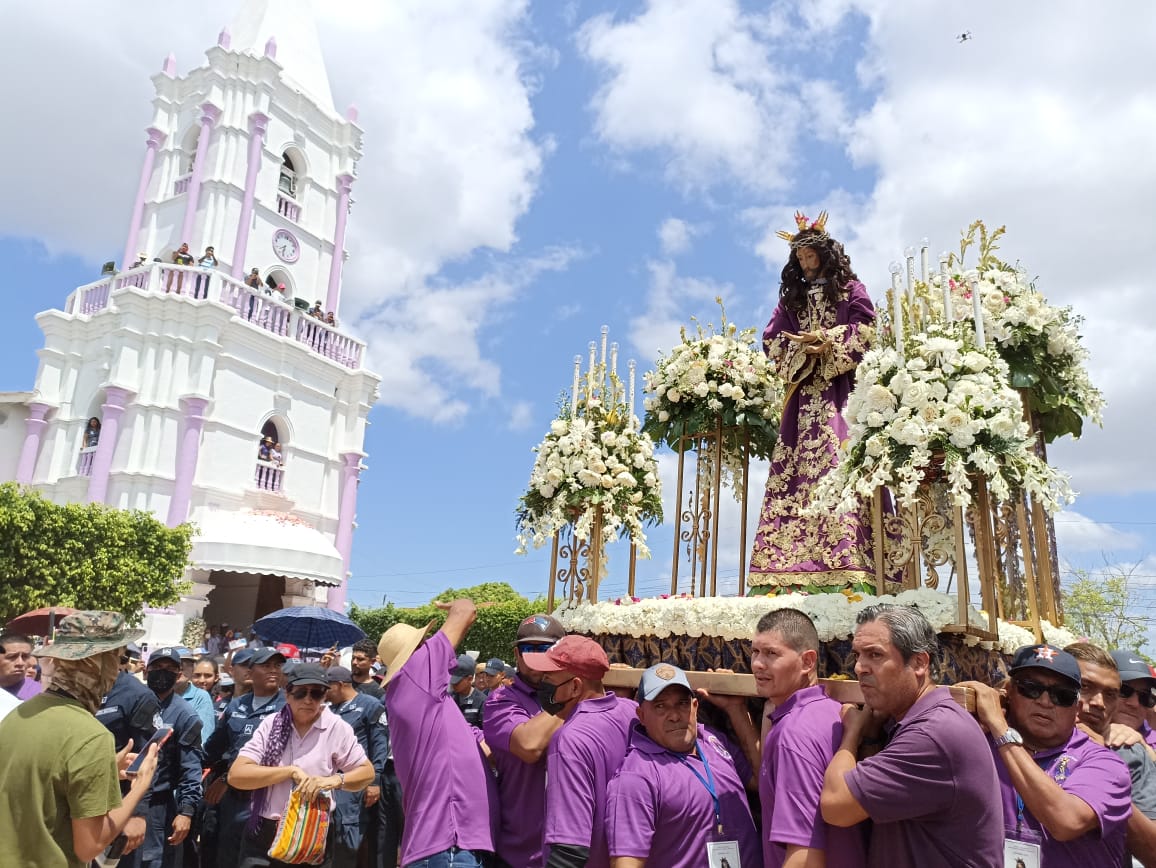 ElPaísDD Hermosas postales de la procesión hoy con Jesús Nazareno de Atalaya. Fotos Melquiades