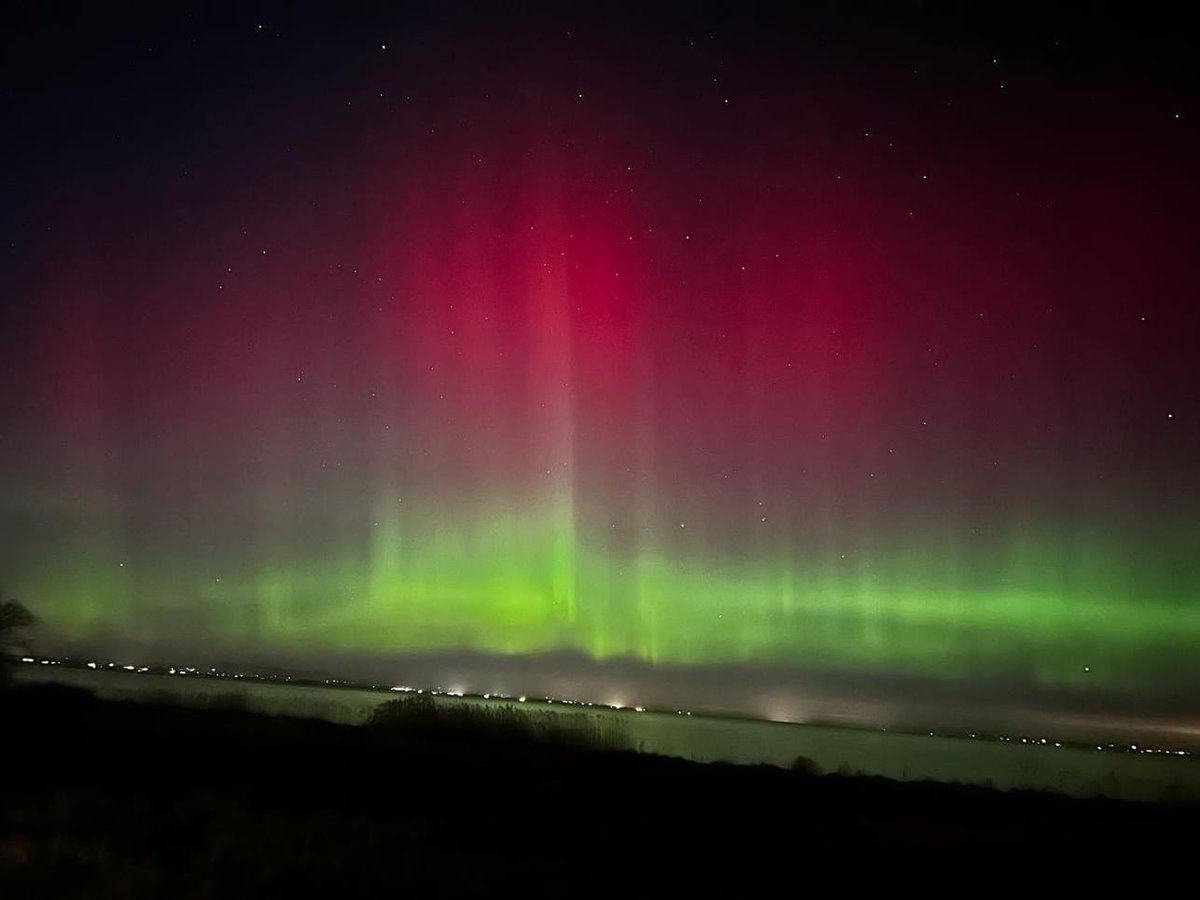 The Northern Lights, from the southern shore of Lough Neagh, Northern Ireland. Wow. (Pic: <a href="/JulesTimlin/">Jules Timlin</a>)