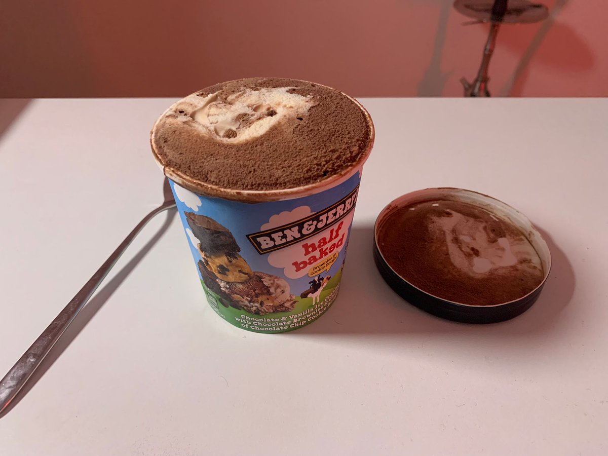 Her Insta Pictures vs How she looks IRL 😂