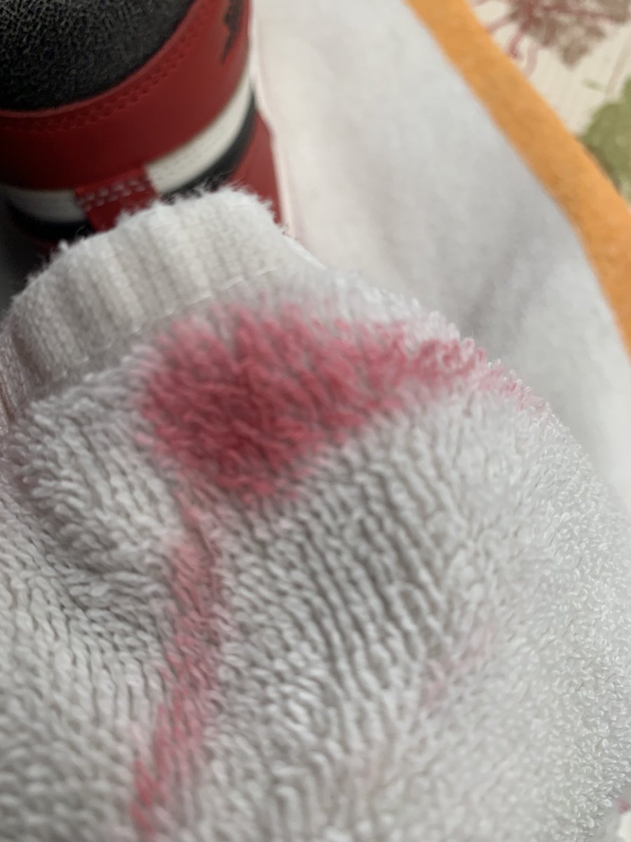 FLO_SAUVAGE's tweet photo. @sftwofive @Nike @SneakerAdmirals Was literally hitting all my boys up last night about this sh*t. I tried spot cleaning some dust on my heel from a night out in Vegas; with water! https://t.co/AnVZmWo1sf