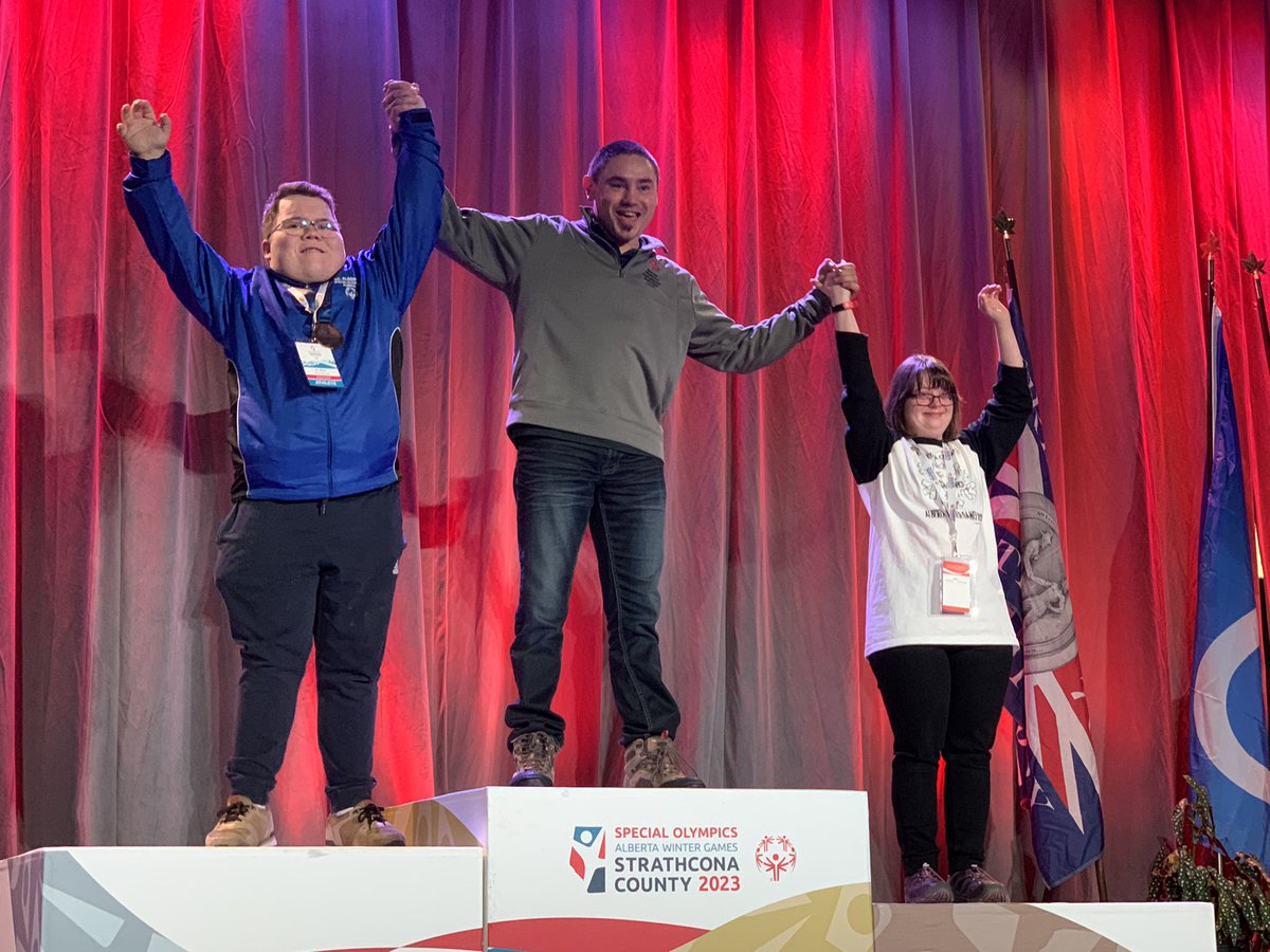 LindsayDMorey's tweet image. Lots of medals and smiling faces during the @SOAwinter2023 closing ceremonies at Millennium Place. The flag has been passed to the next host, Grand Prairie. The Special Olympics Alberta Winter Games in @StrathcoCounty is officially closed 🙌🥇❄️🎉 #shpk #strathco #yeg