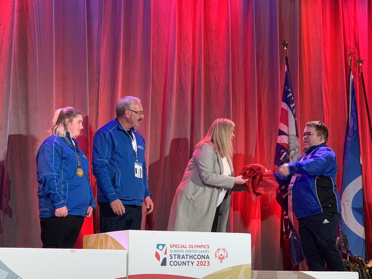 LindsayDMorey's tweet image. Lots of medals and smiling faces during the @SOAwinter2023 closing ceremonies at Millennium Place. The flag has been passed to the next host, Grand Prairie. The Special Olympics Alberta Winter Games in @StrathcoCounty is officially closed 🙌🥇❄️🎉 #shpk #strathco #yeg