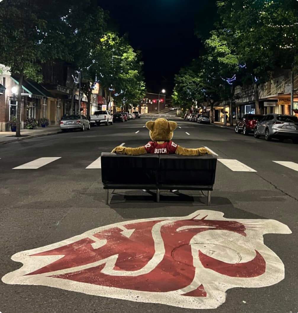 fosscoug's tweet image. Butch is front and center! #pullmanBBT #GoCougs