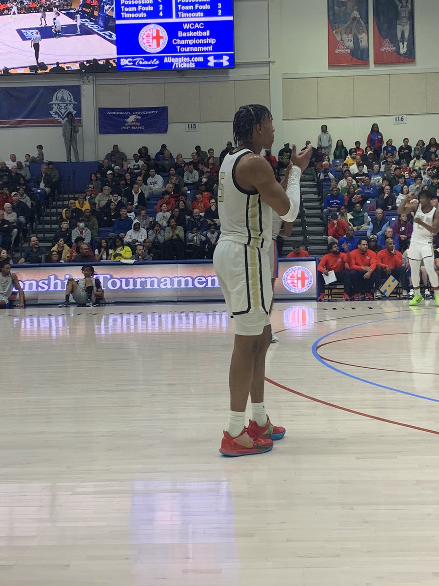 CapitolHoops's tweet photo. Early in the 4th of the WCAC semis Deshawn Harris-Smith has 21 points 9 rebounds (4 off) and 3 assists. Obviously a supremely talented player but his absolute effort and will is really what elevates him to a different level. Good role model for young hoopers in the DMV. https://t.co/ss682TTiTc
