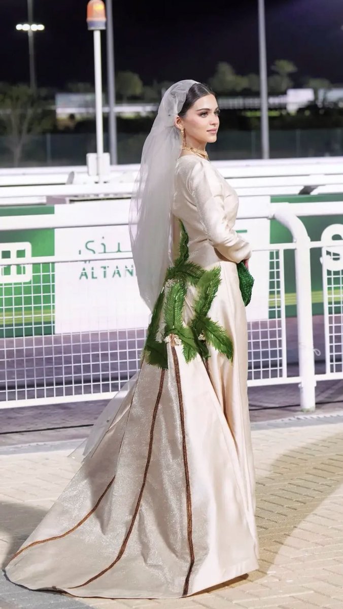 SFashiongirl1's tweet photo. إطلالة السديم المطيري في كأس السعودية https://t.co/yhmx622BcS