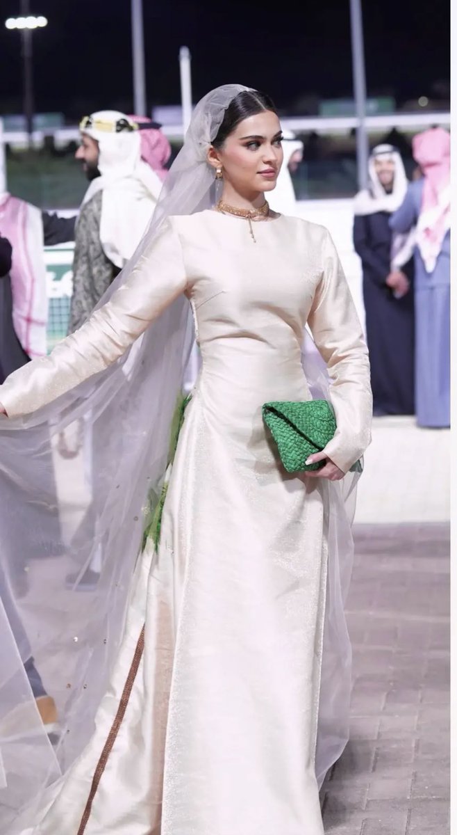 SFashiongirl1's tweet photo. إطلالة السديم المطيري في كأس السعودية https://t.co/yhmx622BcS