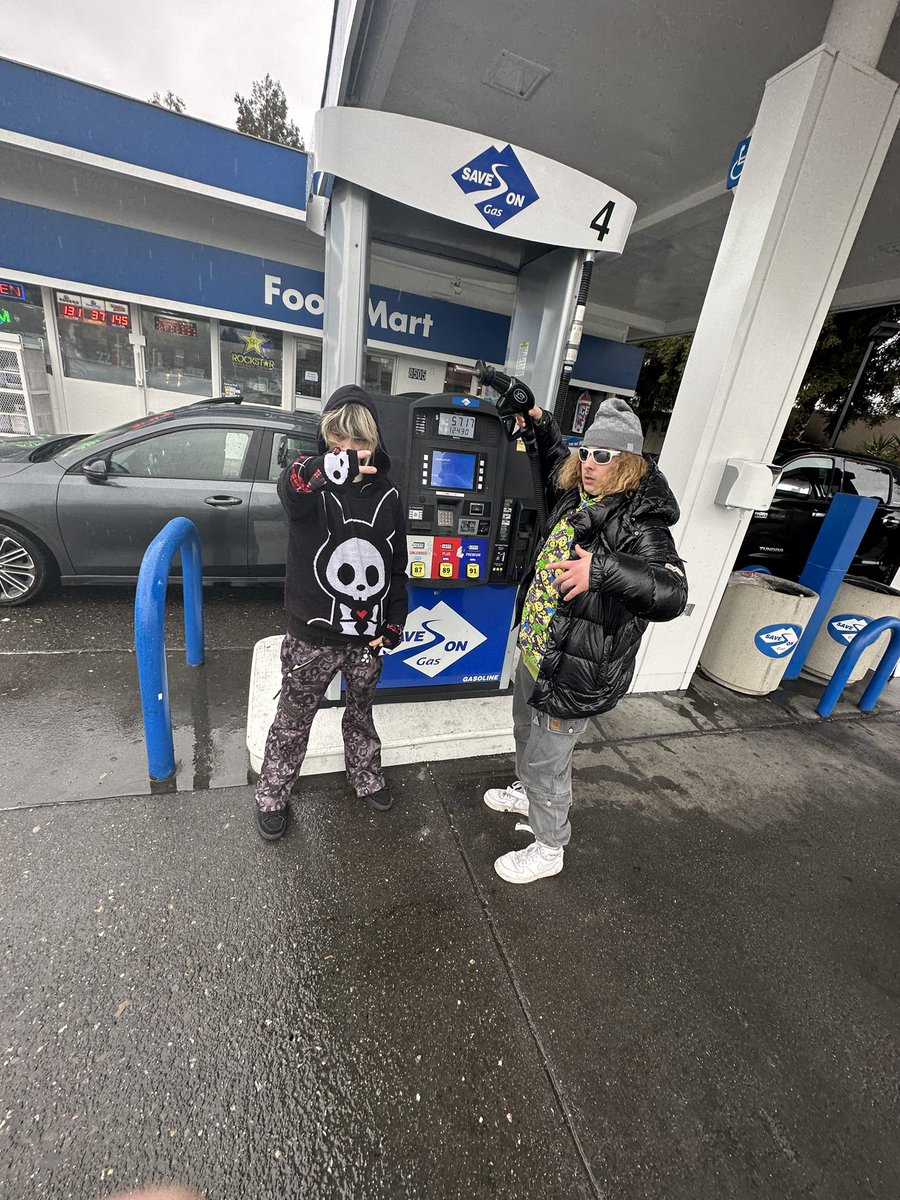 squizzylevine's tweet image. 