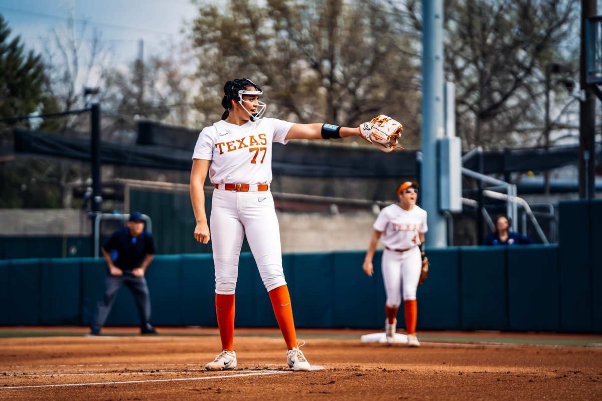 NO-NO! 🤘

<a href="/citlalyG_7/">citlaly gutierrez</a> with the first no-hitter by a Texas softball student-athlete since <a href="/sophiaaa_simp/">❁ sophiaa ❁</a> on Feb. 27, 2022. She's the first true freshman to accomplish the feat since the same game by Sophia! 

#HookEm