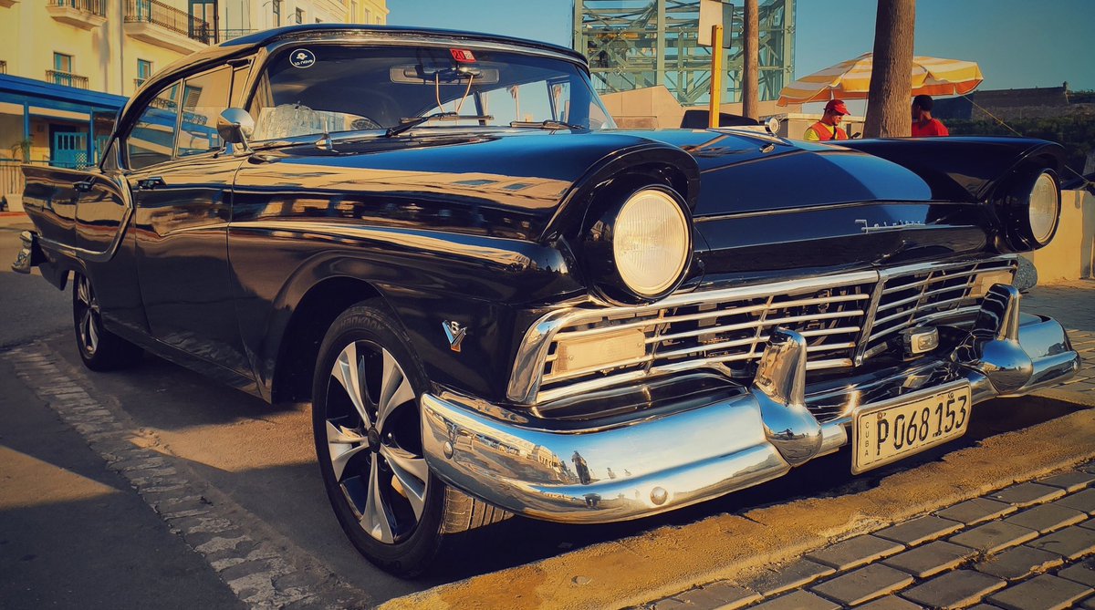 migueegued's tweet photo. No hay mejor forma de #viajarxcuba que en uno de estos clásicos, choferes profesionales y de experiencia, autos con excelente confort, para disfrutar de una experiencia única. #Cuba #Turismo #classiccars https://t.co/N7834ieYmo