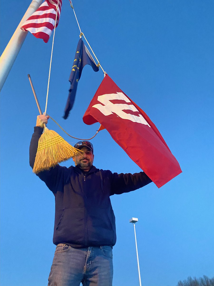 MrVBane's tweet photo. Made a little addition to the school flagpole this evening to make the Monday morning drop off a bit more enjoyable. #iumbb  #Hoosiers https://t.co/m5lQ7zpT9I
