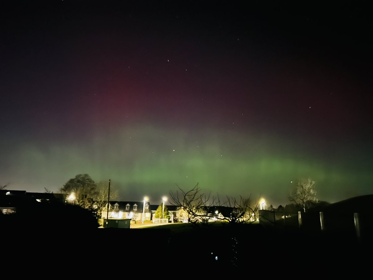 From my window tonight.
Still in disbelief #Aurora #emotional #NorthernLights