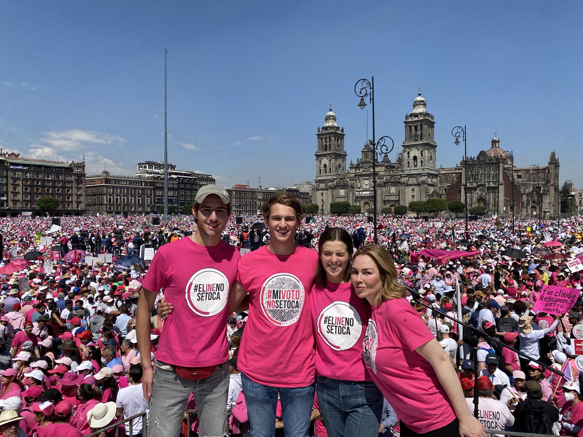 andreskiehnle's tweet photo. ¡Que oiga la corte, EL INE NO SE TOCA!                                @SocCivilMx    @analucia_medina                                   
#MiVotoNoSeToca https://t.co/aHQv1phtnq
