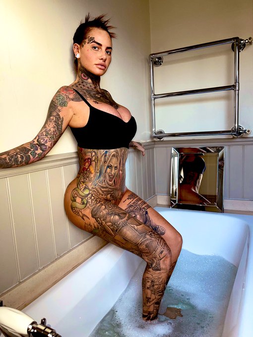 Come and get soaking wet with me baby ! Link in bio 😈 https://t.co/UhppuFFTDz