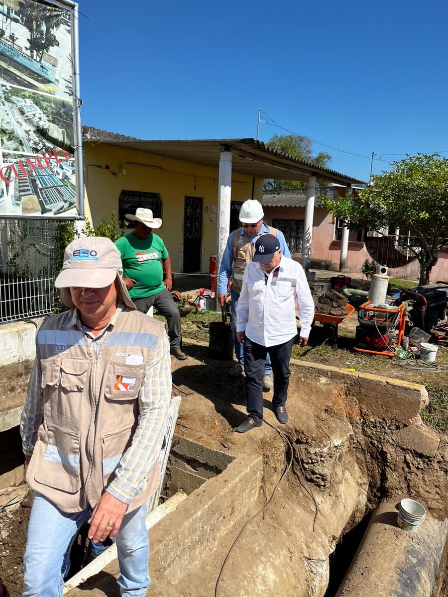 CEASTabasco's tweet photo. Supervisa el Arq @apadillah los trabajos de interconexión en el Circuito Pomoca de la Planta Potabilizadora El Mango #Nacajuca https://t.co/jTXoyIflPs