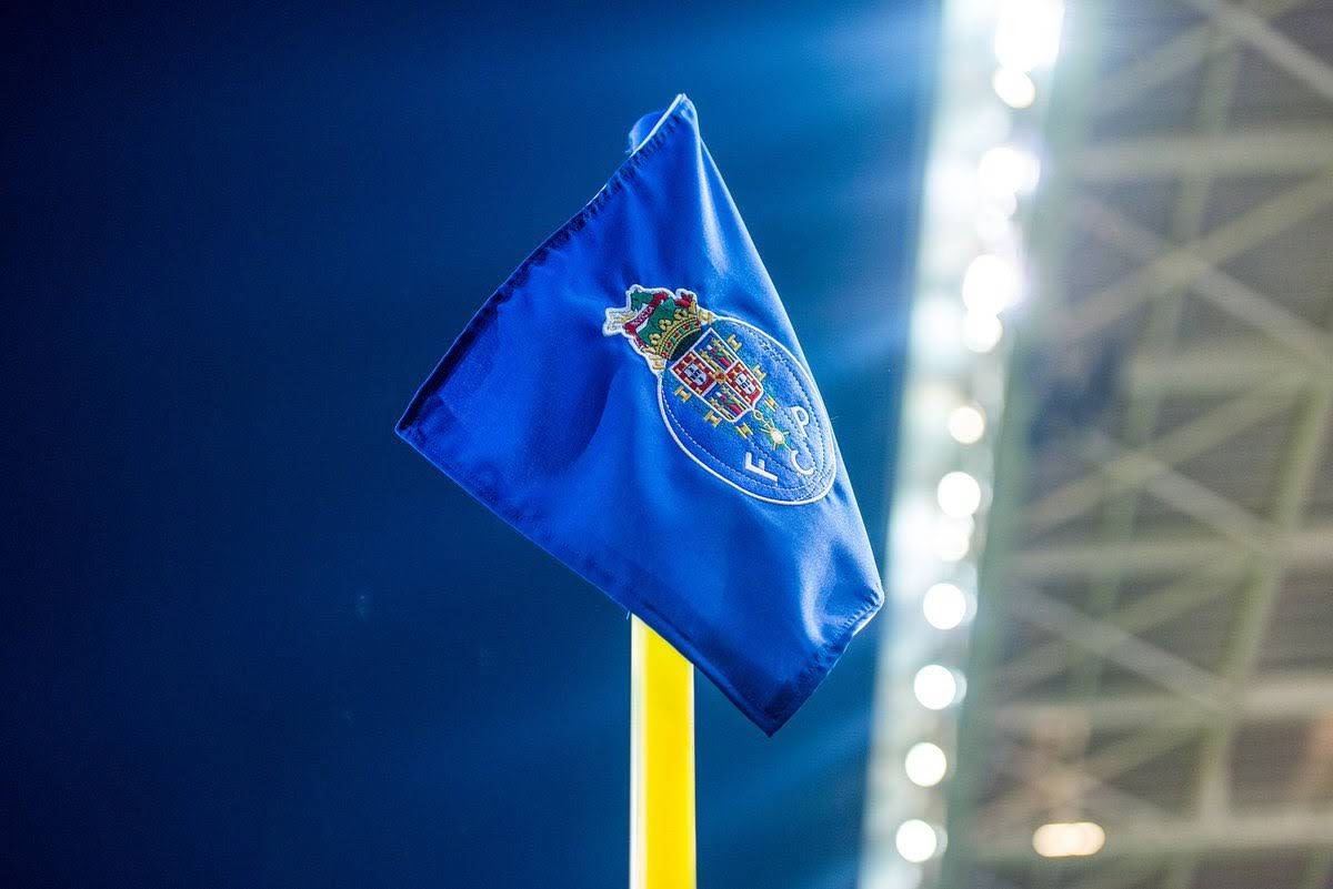 Nunca me senti tão apaixonado pelo FC Porto como hoje!

Se pudesse passar uma mensagem à equipa gostava que eles soubessem que estou muito orgulhoso deles e que honraram o símbolo que carregam ao peito perante tantas adversidades.

Sempre foi assim e sempre será,
Amo-te Porto 💙