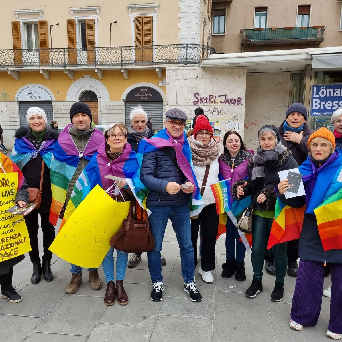 GhidiniGuido's tweet photo. "Vogliamo diventare un enorme fermento di idee di pace e fare in modo che si avvicini quel tempo in cui i potenti smetteranno di trascinare la gente dentro la follia della guerra" https://t.co/S6skod5BX6