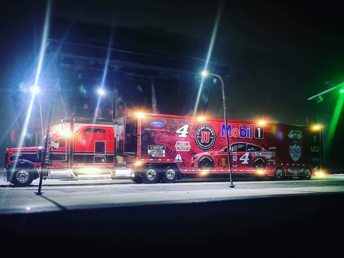 LSNLiverySIM's tweet image. c'est fou quand un client américain reproduit mes dessins 😍😍😍 #DimancheNASCAR #harvick #wwe #mlb #nfl #haulers