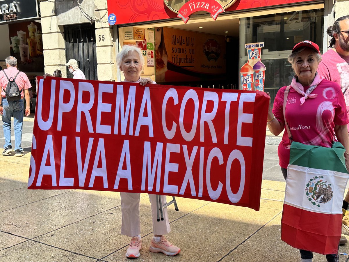 jesuscarlosguz's tweet photo. #MarchaendefensadelINE #Mivotonosetoca #INE #Zocalo https://t.co/srRYCG7PYv