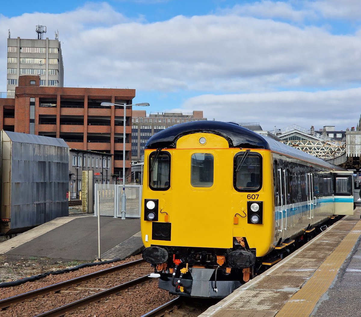 fincra's tweet photo. Final day getting shoved with @LocoServicesGrp @InterCity86101
Inverness to York via Aberdeen and Glasgow.
Cracking weekend!
#class47 #BR #Scotrail #Intercity #Mcduff #Duff #Shove #ShoveDuff #PushPull #Retro #Railway #LSL #RailTour https://t.co/VWhVYjYC6c