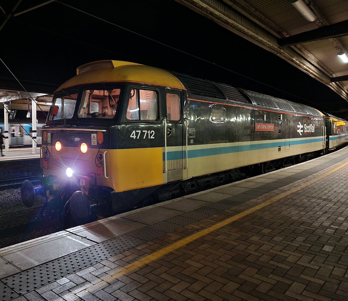 fincra's tweet photo. Final day getting shoved with @LocoServicesGrp @InterCity86101
Inverness to York via Aberdeen and Glasgow.
Cracking weekend!
#class47 #BR #Scotrail #Intercity #Mcduff #Duff #Shove #ShoveDuff #PushPull #Retro #Railway #LSL #RailTour https://t.co/VWhVYjYC6c