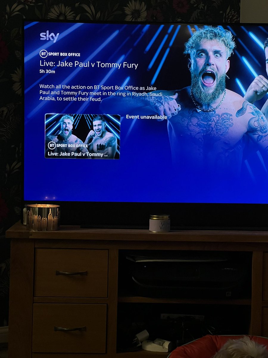 dannib244's tweet photo. @SkySportsBoxing are you having a laugh !! Paid for it and literally the last round this happened ! https://t.co/MbviUEX1Ot