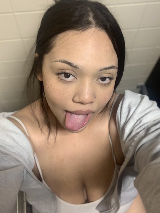 lol i take my best pictures on the toilet #nsfwtwt https://t.co/rDzGAsSpHM<a href="/tag/nsfwtwt"class="tags">#nsfwtwt</a>