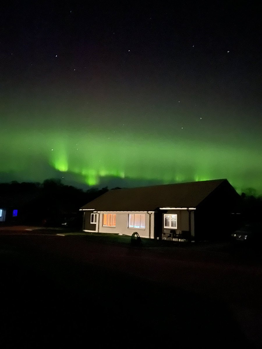 leewillend's tweet photo. The view from the garden tonight #isleofmull #NorthernLights https://t.co/YIHKtUswiB