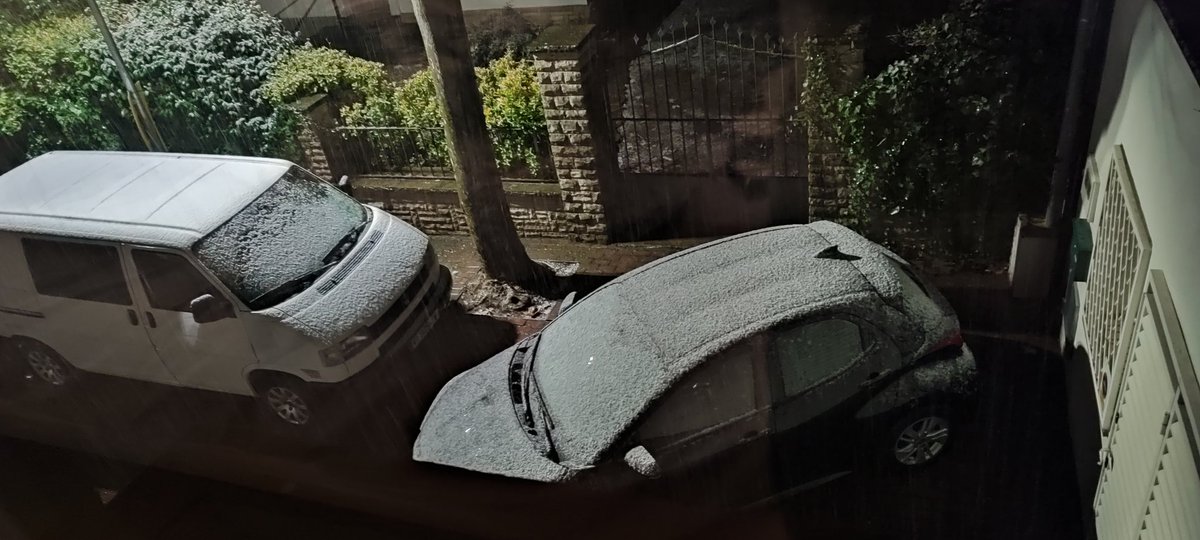 Cristina_Ccls's tweet photo. @castefameteo @Vakapiupiu @CongestuS @meteo_garraf Cuajando! https://t.co/Vlc9o5VQ77