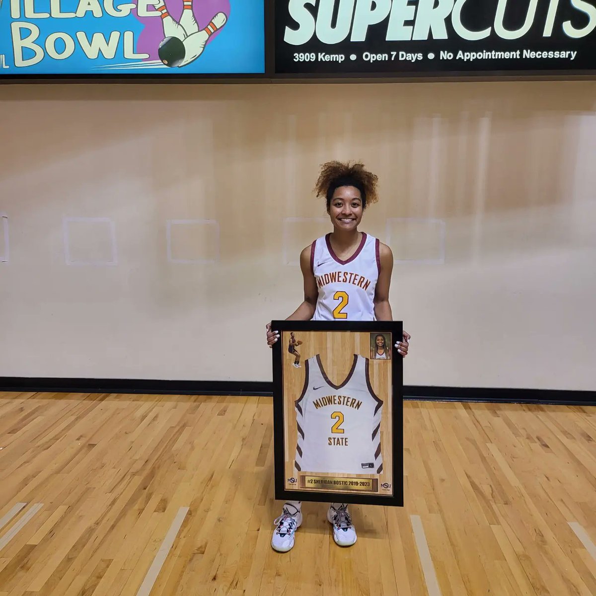 TrellB85's tweet photo. Congrats on a great 🏀 career at MSU. Time flew by and you did your thang! Ranked in the conference for 3ptrs, Honor Roll and Recognized in the MSU Career Leaders Record Books. So proud of you!! Can't wait to see what's next!! #proudmom #senior2023👩🏾‍🎓 #MSU #pville @PHSbball_girls https://t.co/WPrfSLyBSw