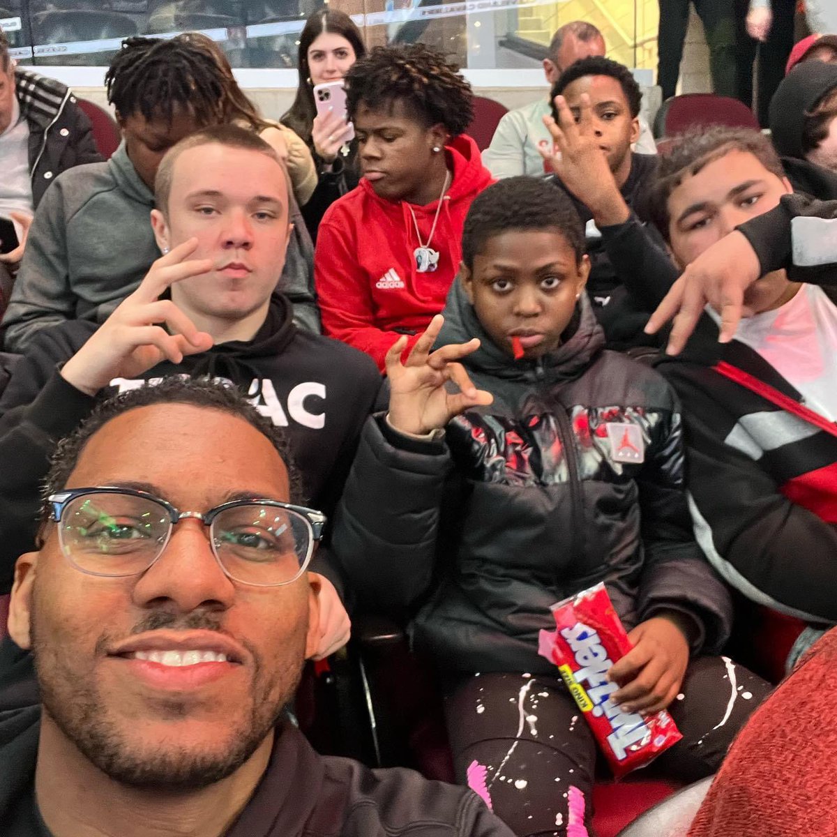MrsV_WCS's tweet photo. Positive relationships in the making #Cavs ultimate game experience sponsored by @trumbullmhrb.org Our Men of Distinction mentoring program is giving amazing opportunities for our young males as they help them navigate today’s struggles and successes!! #TheJWCS @PastorToddJ https://t.co/BrNZ3XqPiM