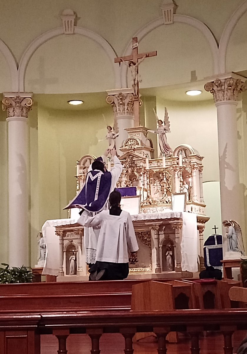 JohnZwicker1's tweet photo. "Let us pray.
May the holy offering of Your sacrament renew us, O Lord, and cause us to be purified from our old ways and come to the fellowship of this saving mystery"
~#PostCommunion 

A prayer for you here this evening

#HappySunday 
https://t.co/VyNLJTz9M4 https://t.co/DLqxusVSXf