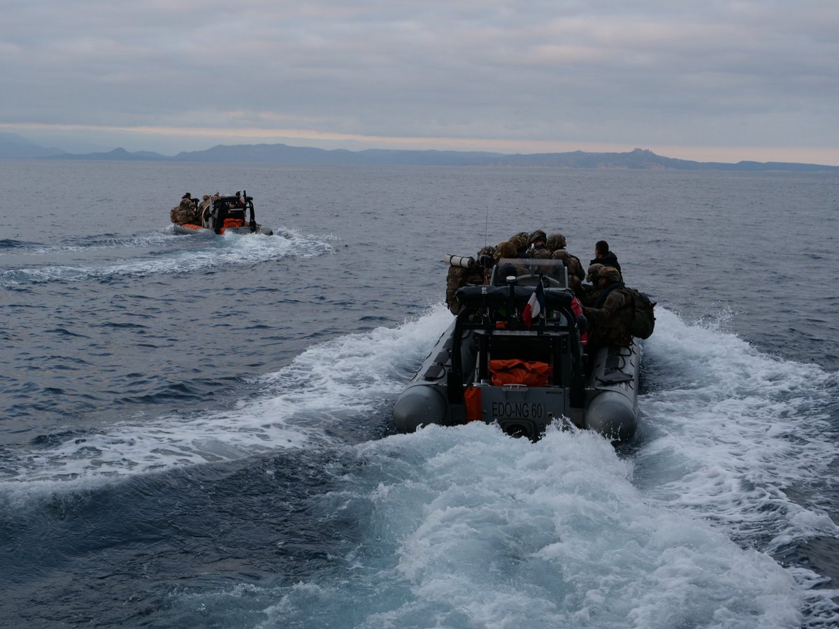 AadeshGindodiya's tweet image. Agile amphibious: the legionnaires of the #13DBLE experiment with methods including nautical infiltration to surprise the enemy. #ORION23