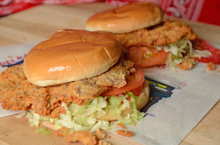 kylelomenick's tweet photo. Everytime I hear ’Derecho’ the fat kid in me hears ’Del Rancho’. So while everyone is getting ready for crazy winds I’m over here ready for a steak sandwich supreme.
@4WarnStormTeam
@ReedTimmerAccu
@okmesonet
#okwx
#derecho
#delranco https://t.co/pdWjdWMMl7