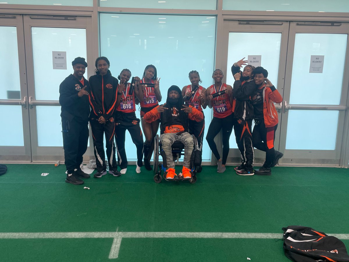 Congratulations to our Lady Clippers Indoor Track Team. 1st 🥇 place 4x200 Relay. State Champions!