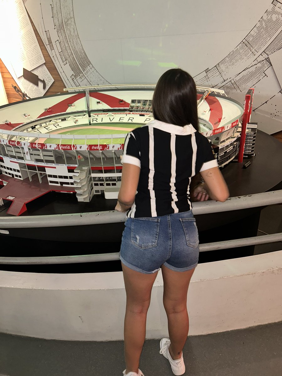 NiNacamuraa's tweet photo. O dia que eu conheci o museu do Monumental de Núñez! ❤️📍 https://t.co/0Gv7n8ZLFc