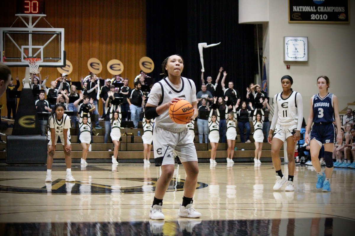 A sweep on senior day is great, but a sweep against Washburn is even better 😏! Yesterday, both Hornet basketball teams picked up wins to wrap up the regular season. They will head to Kansas City this week for the MIAA tournament! 

(📸 Garrett Meyer)
#StingersUp 🐝