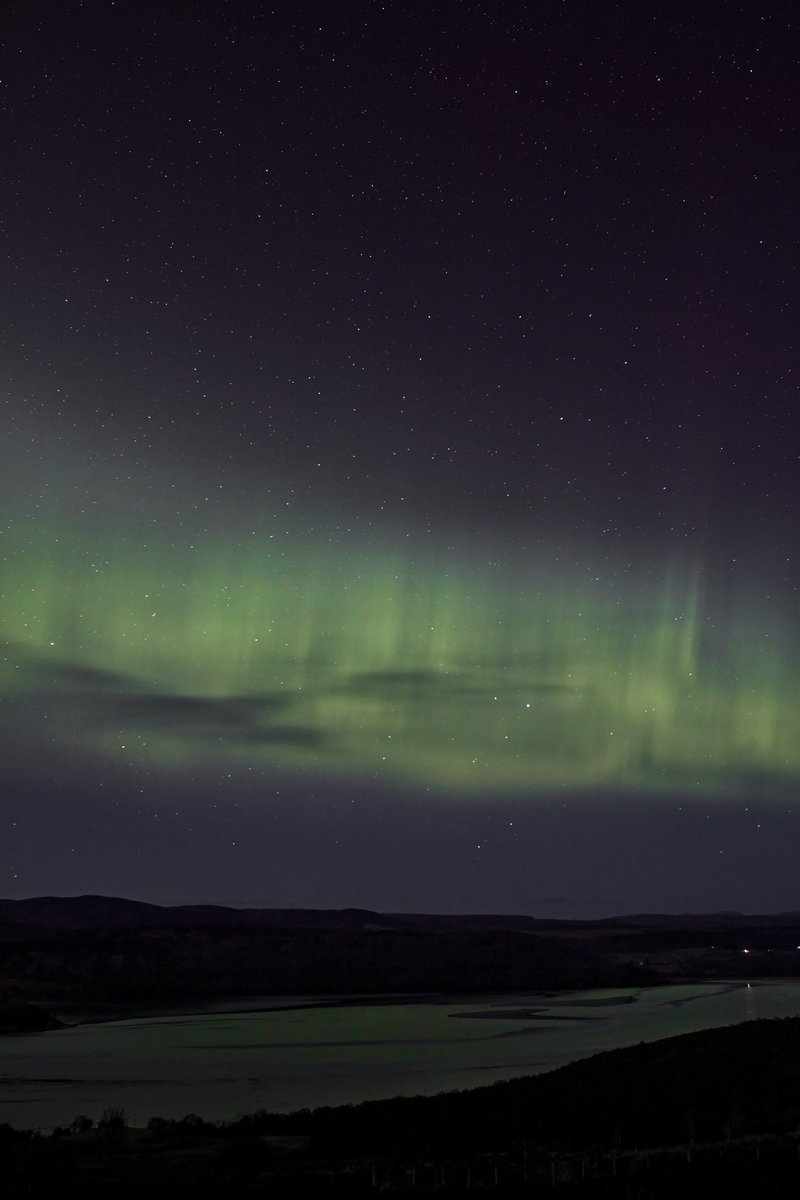 robtomlin's tweet photo. Aurora tonight from Struie viewpoint overlooking the Kyle of Sutherland https://t.co/yolDyJLwXS