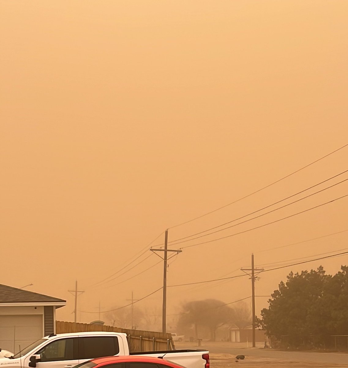 gunsupnation's tweet photo. Lubbock drop your dust storm pics ⤵️

We’ll retweet the best ones🟤 https://t.co/wfXgKqYe5G