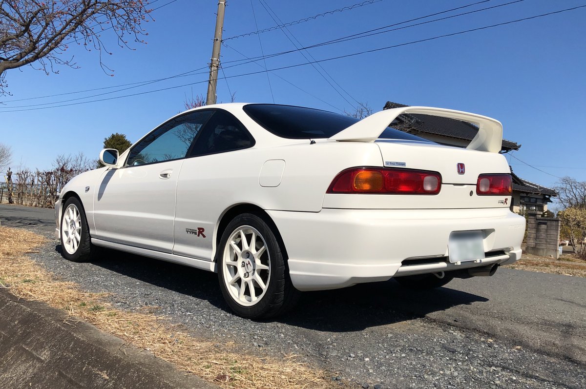 TypeR00's tweet photo. たまにはあおり気味なアングルで。リアバンパー形状が最近のクルマと違いシンプル。
#DC2 #インテグラ #タイプR #インテR #TYPER https://t.co/xJlspABJjR