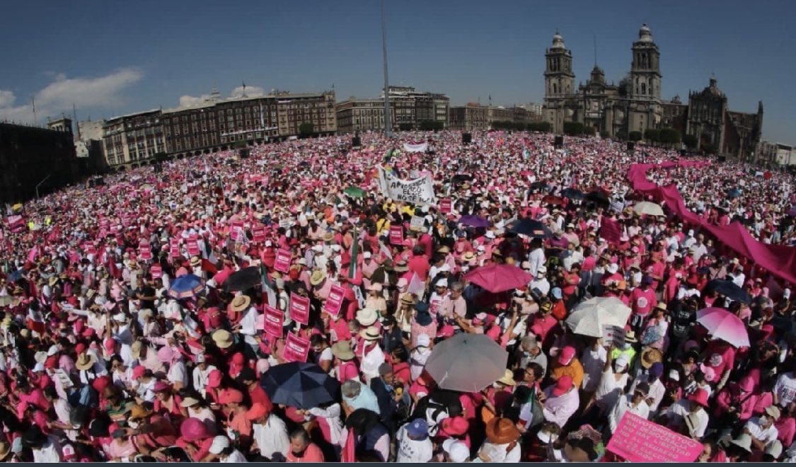 EVerastegui's tweet photo. Esta marcha es el pueblo de México diciendo “ya estuvo bueno”. Es la verdadera revolución sin violencia de la mayoría de los mexicanos que quieren mover del palacio de gobierno a esta administración que no suma sino resta y estorba. #ElINENoSeToca https://t.co/mXqUqkgmqg